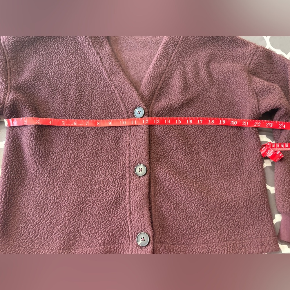 Madewell (Re)sourced Fleece Crop Cardigan in the color Dark Fig - Picture 7 of 8